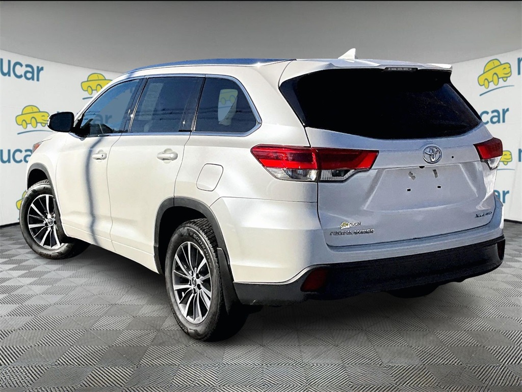 2018 Toyota Highlander SE - Photo 4