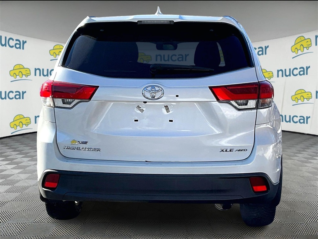 2018 Toyota Highlander SE - Photo 5