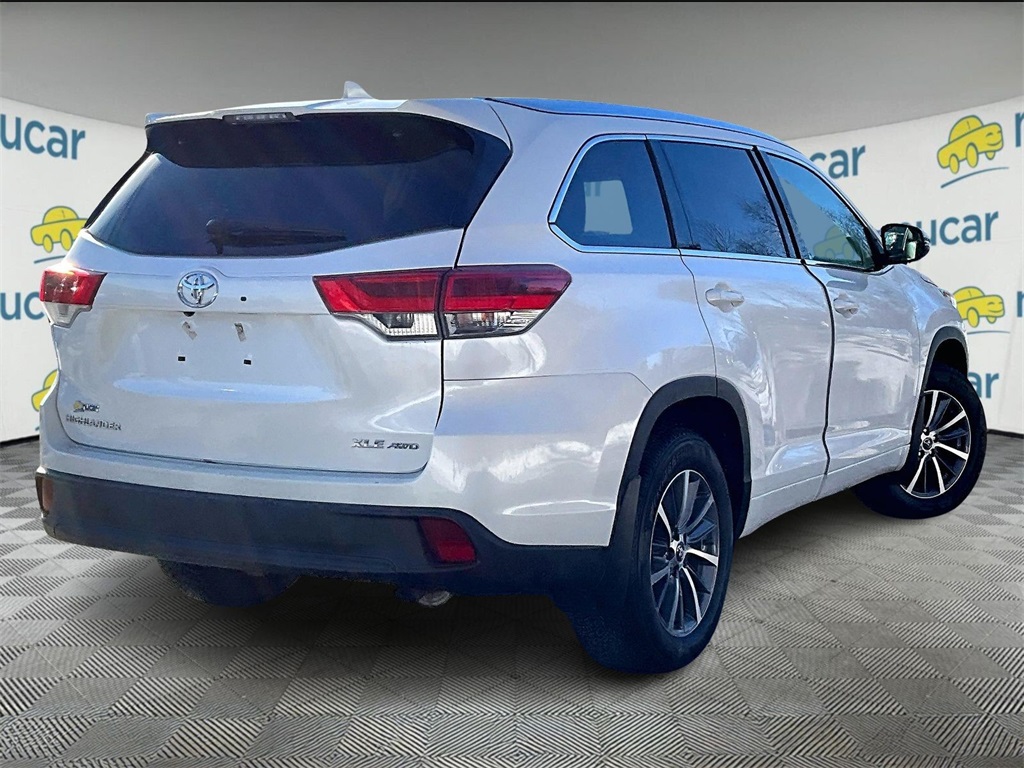 2018 Toyota Highlander SE - Photo 6