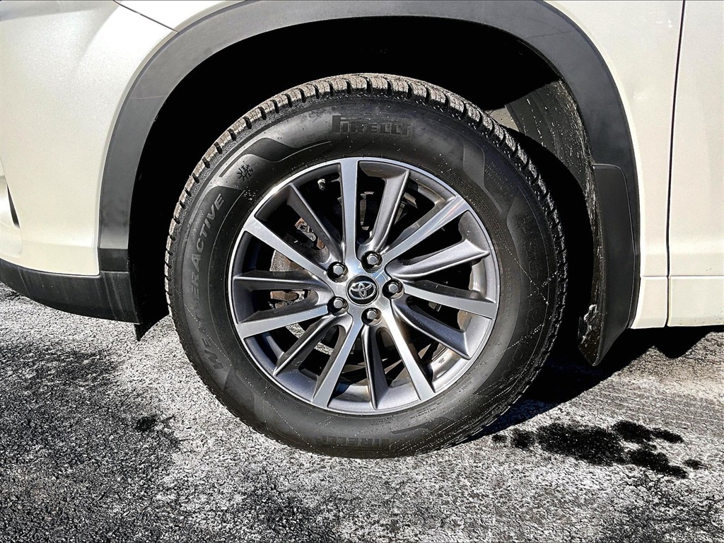 2018 Toyota Highlander SE - Photo 7