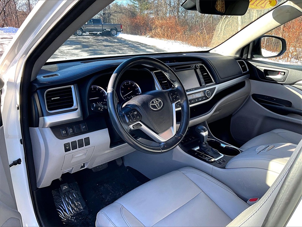 2018 Toyota Highlander SE - Photo 8