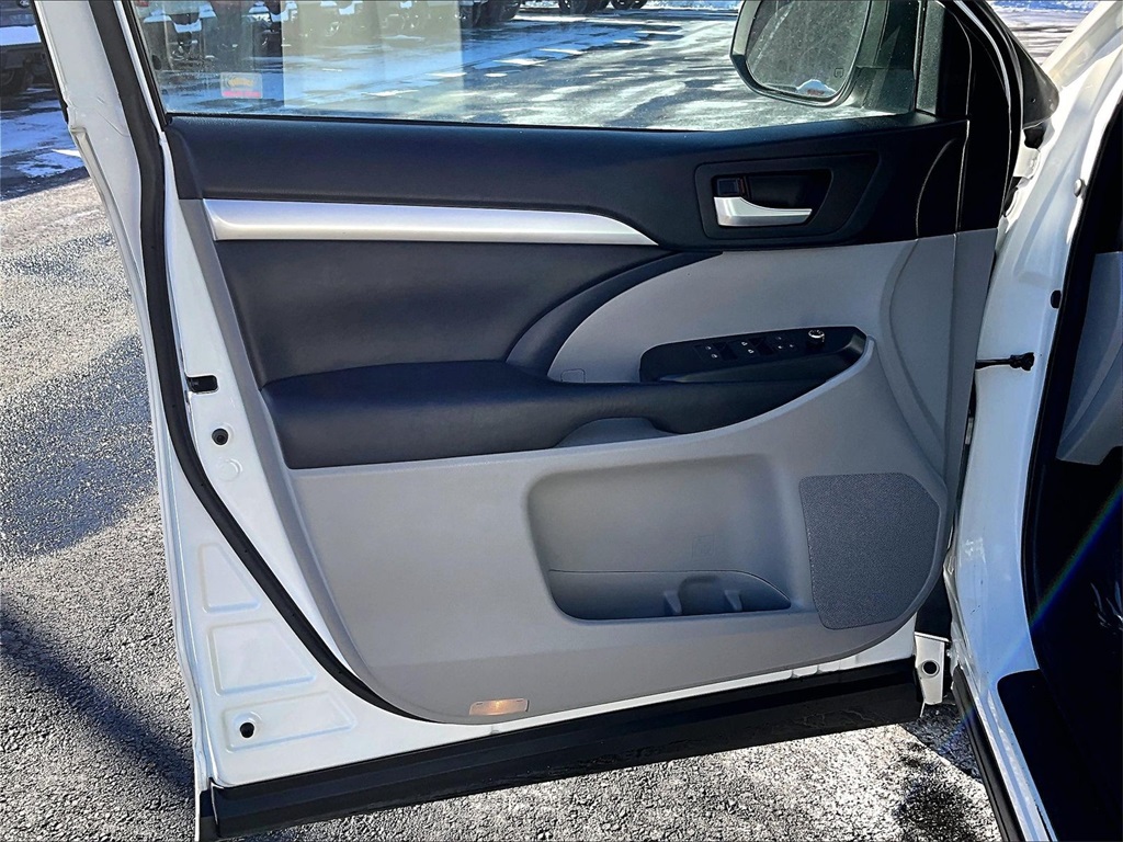 2018 Toyota Highlander SE - Photo 9