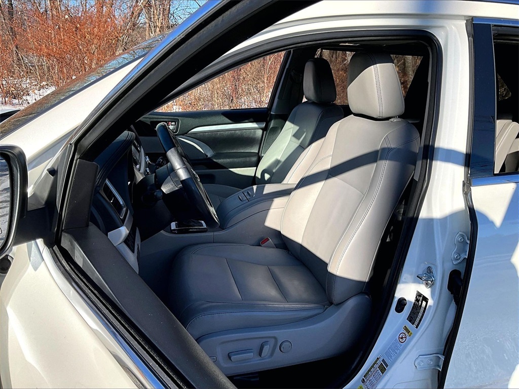 2018 Toyota Highlander SE - Photo 10