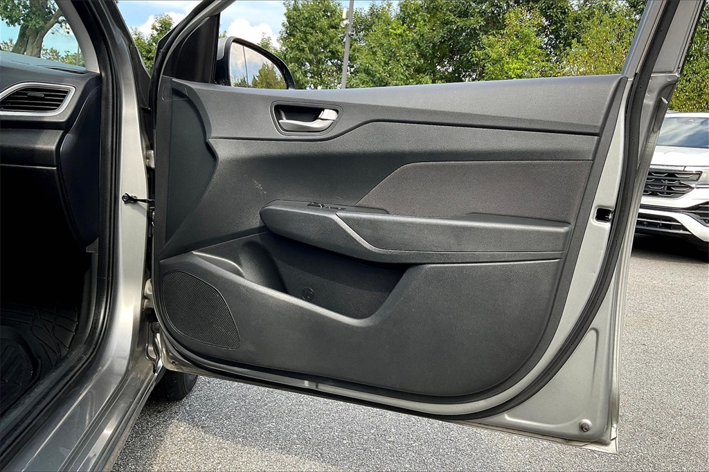 2021 Hyundai Accent SE - Photo 11