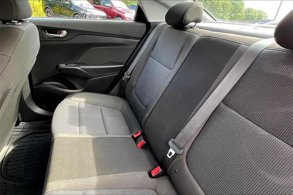 2021 Hyundai Accent SE - Photo 14