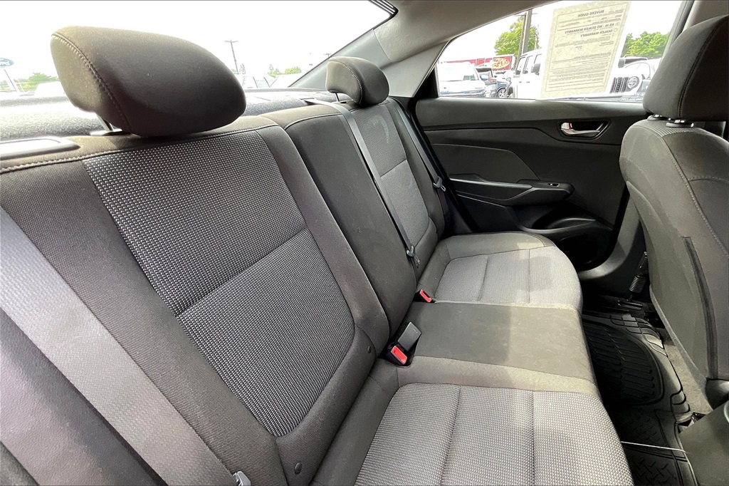 2021 Hyundai Accent SE - Photo 15