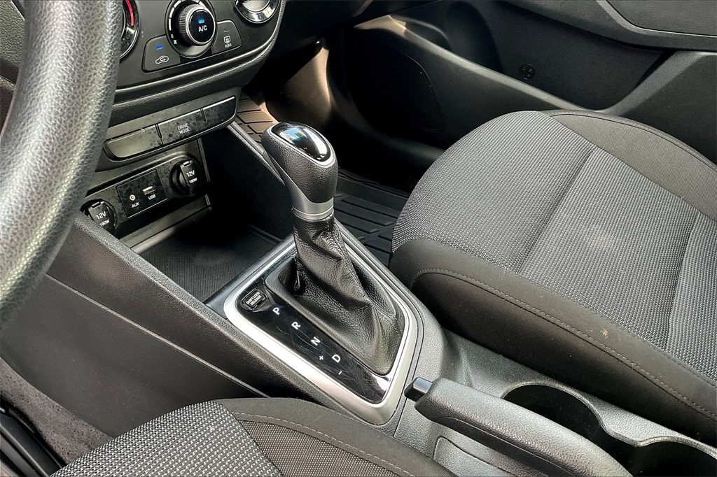 2021 Hyundai Accent SE - Photo 19