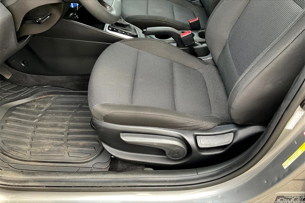 2021 Hyundai Accent SE - Photo 30