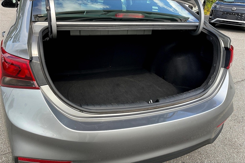2021 Hyundai Accent SE - Photo 31