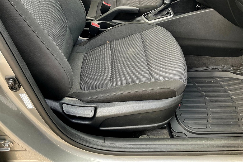 2021 Hyundai Accent SE - Photo 32