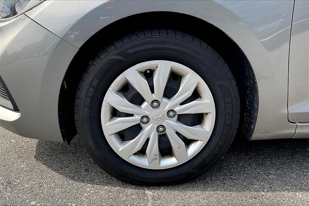 2021 Hyundai Accent SE - Photo 7