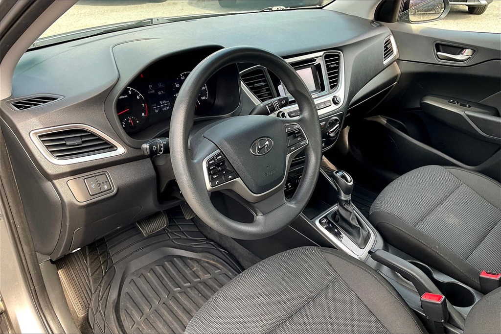 2021 Hyundai Accent SE - Photo 8