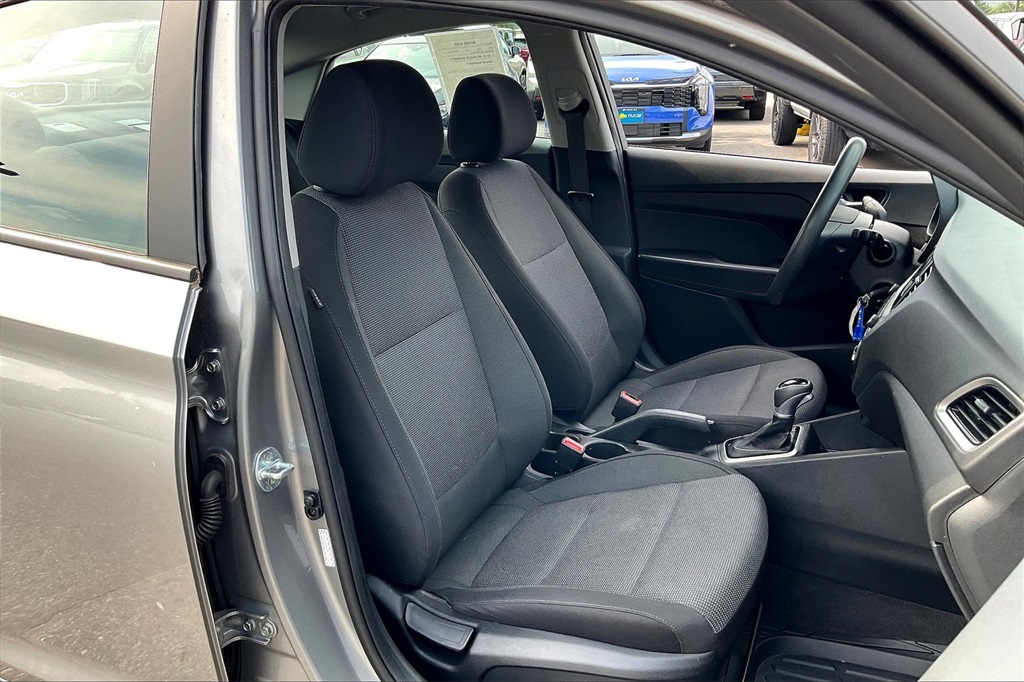 2021 Hyundai Accent SE - Photo 10