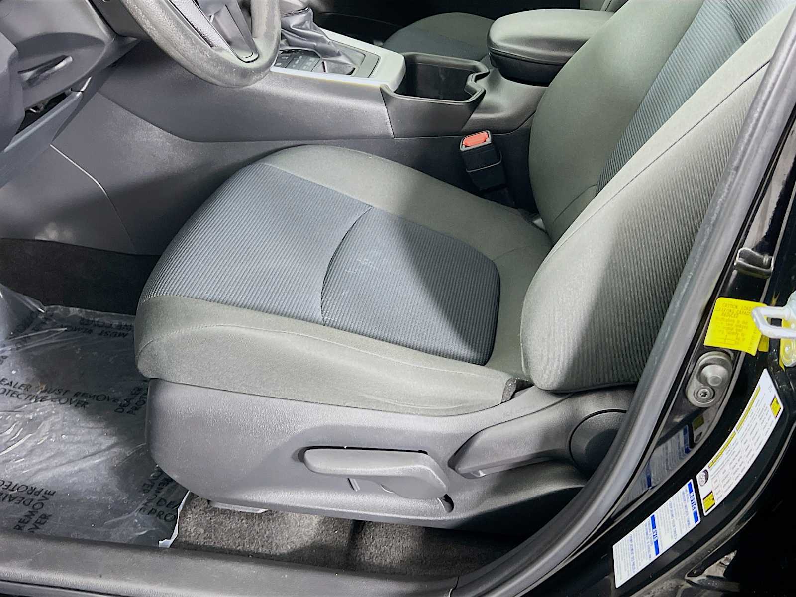 2022 Toyota RAV4 LE - Photo 19