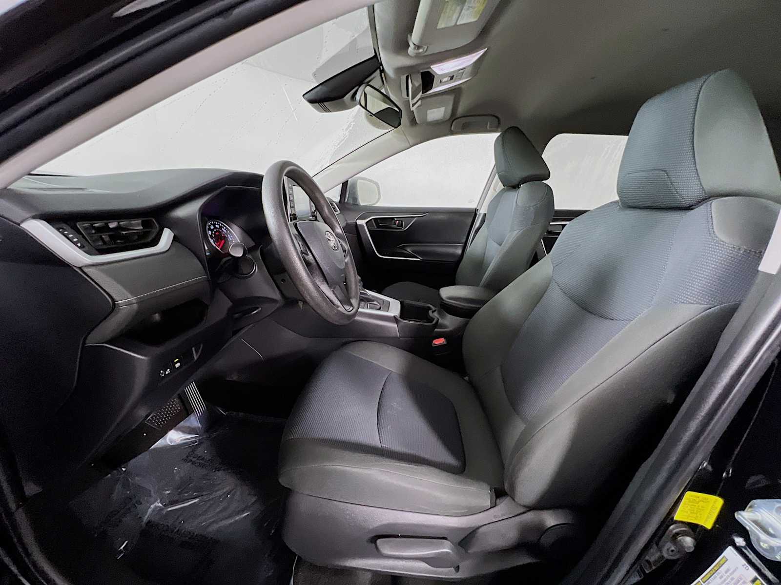 2022 Toyota RAV4 LE - Photo 20