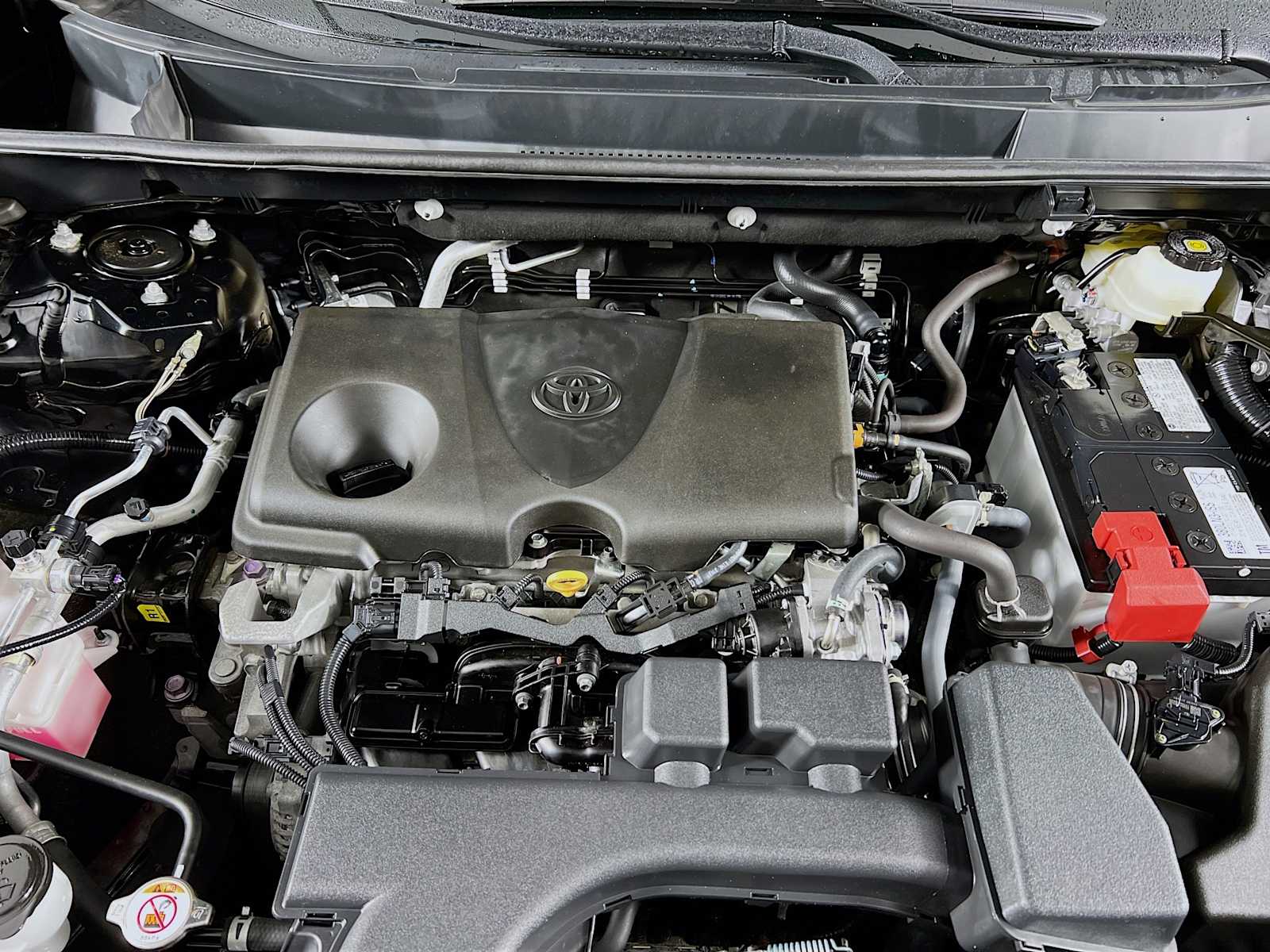 2022 Toyota RAV4 LE - Photo 28