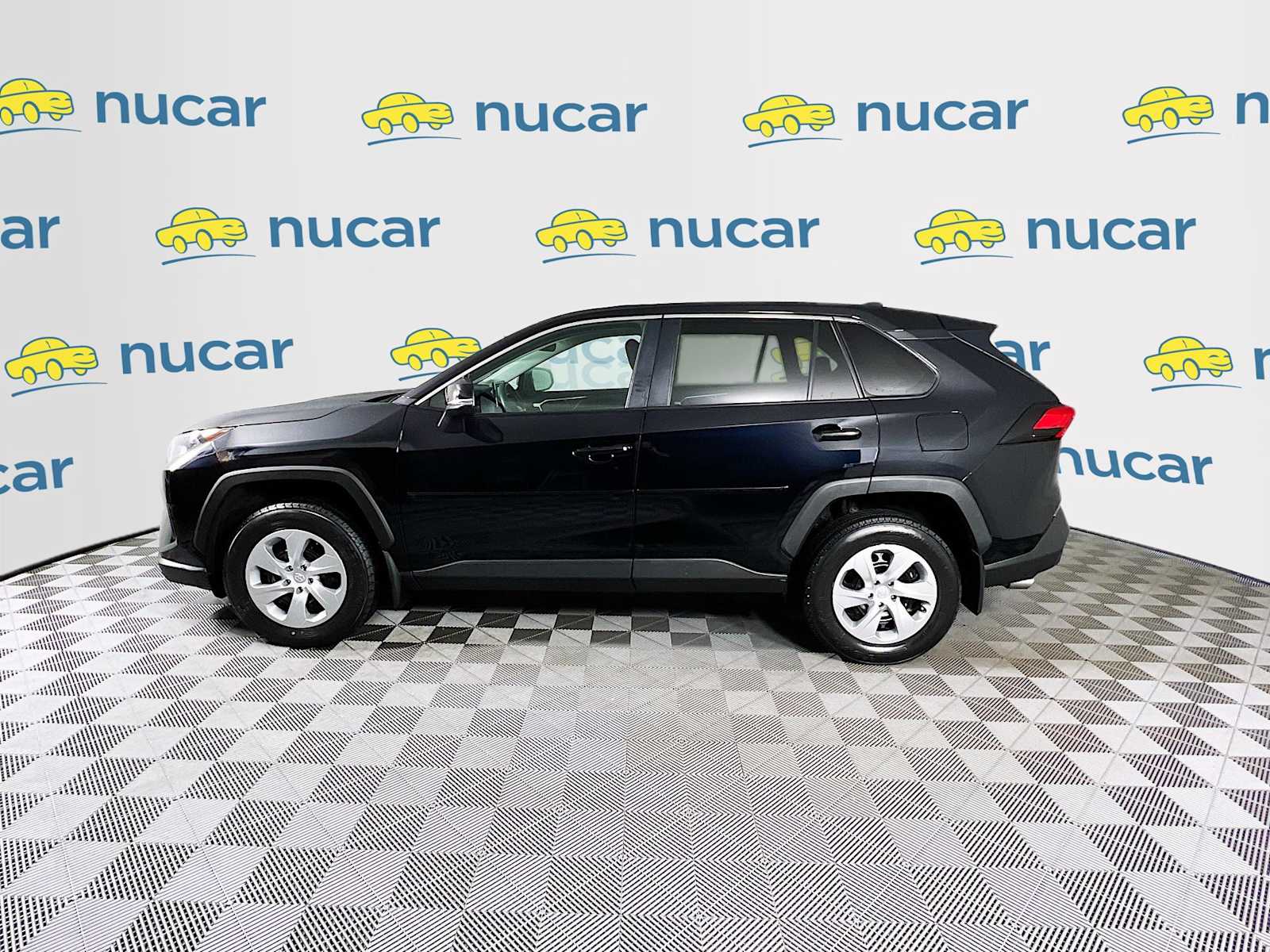 2022 Toyota RAV4 LE - Photo 4