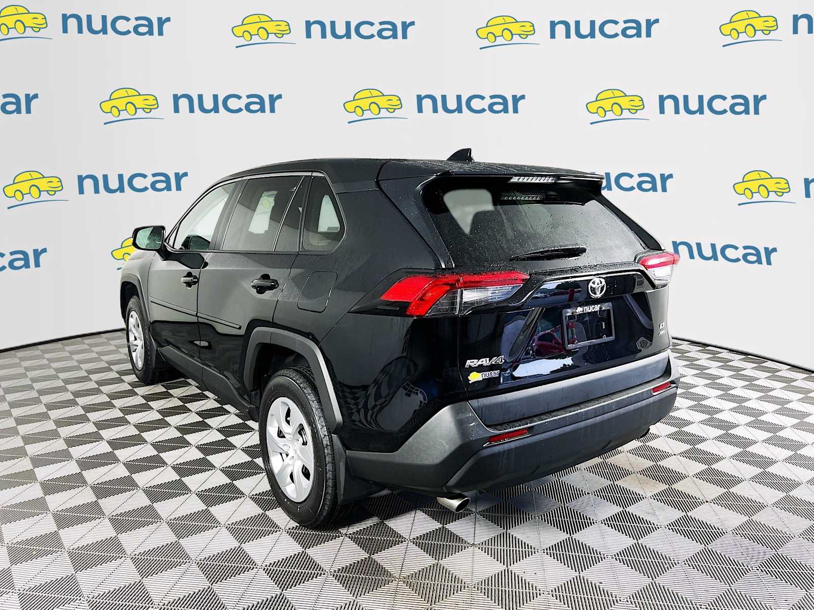 2022 Toyota RAV4 LE - Photo 5