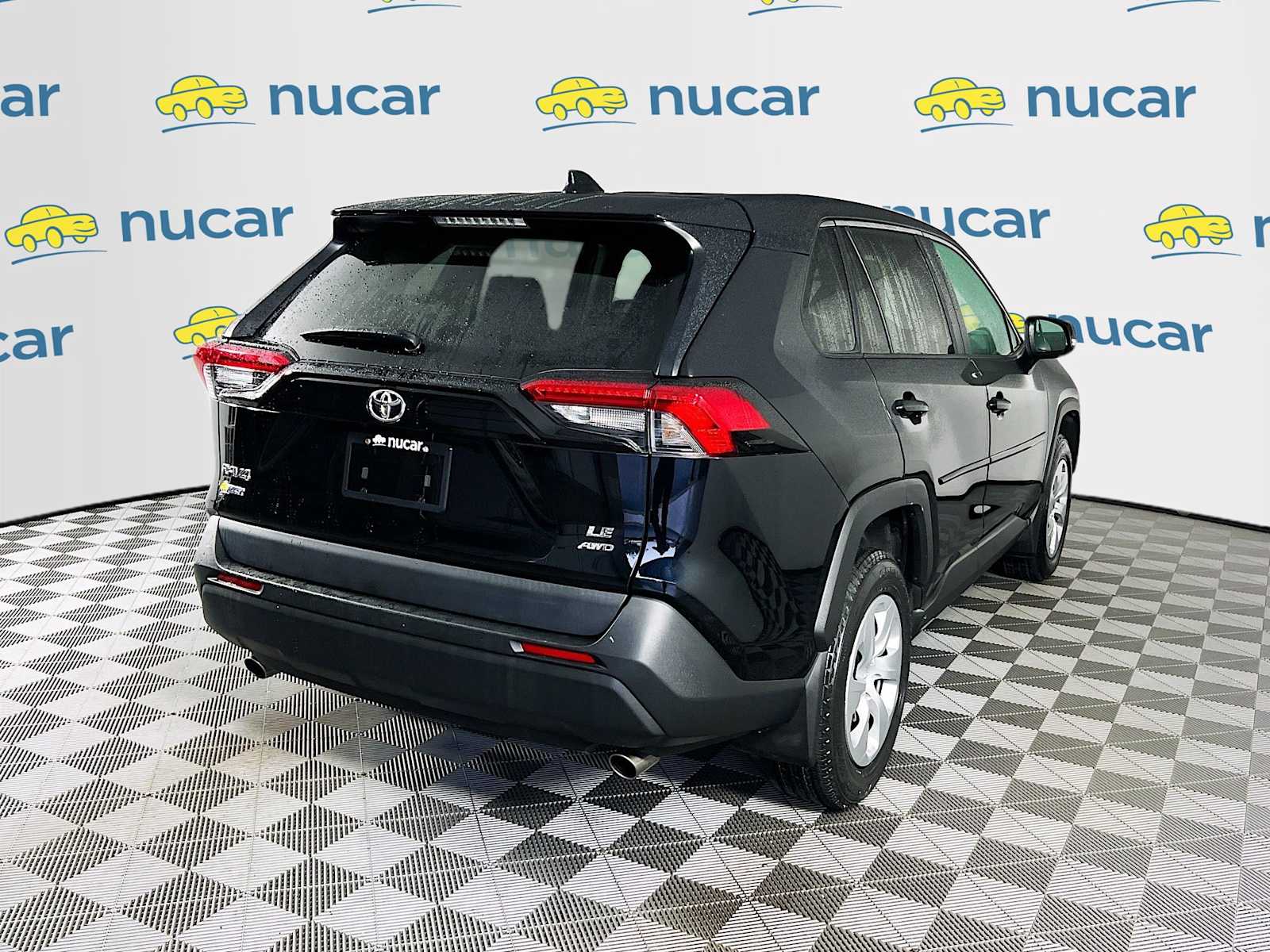 2022 Toyota RAV4 LE - Photo 7