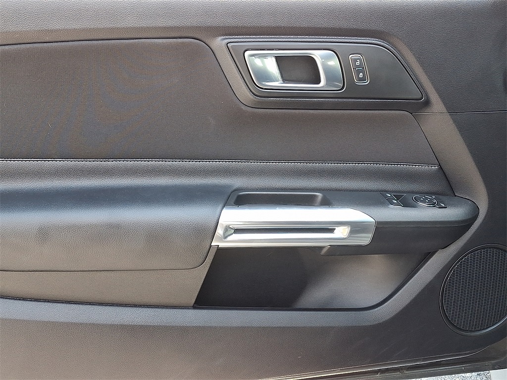 2018 Ford Mustang EcoBoost - Photo 13