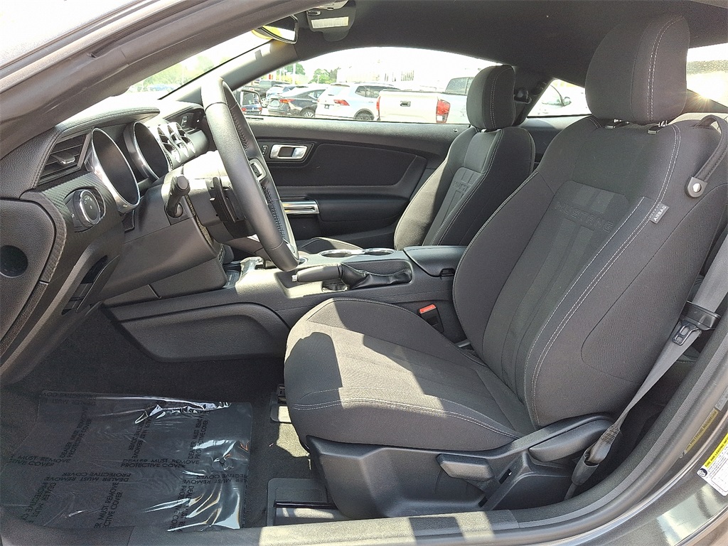 2018 Ford Mustang EcoBoost - Photo 14