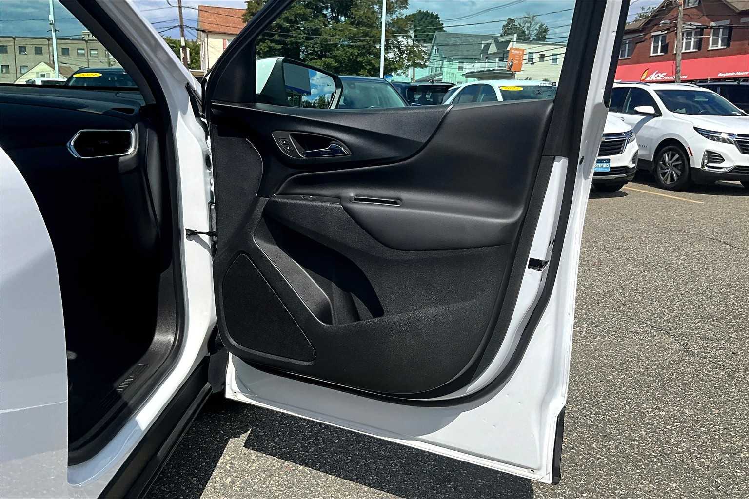2022 Chevrolet Equinox LT - Photo 12
