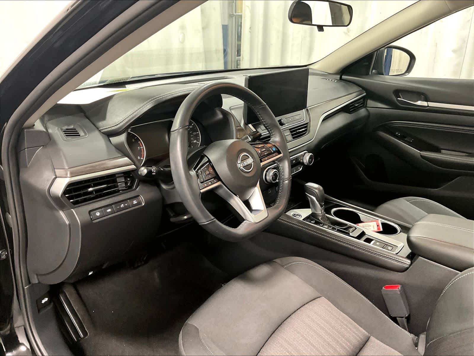 2023 Nissan Altima 2.5 SV - Photo 8