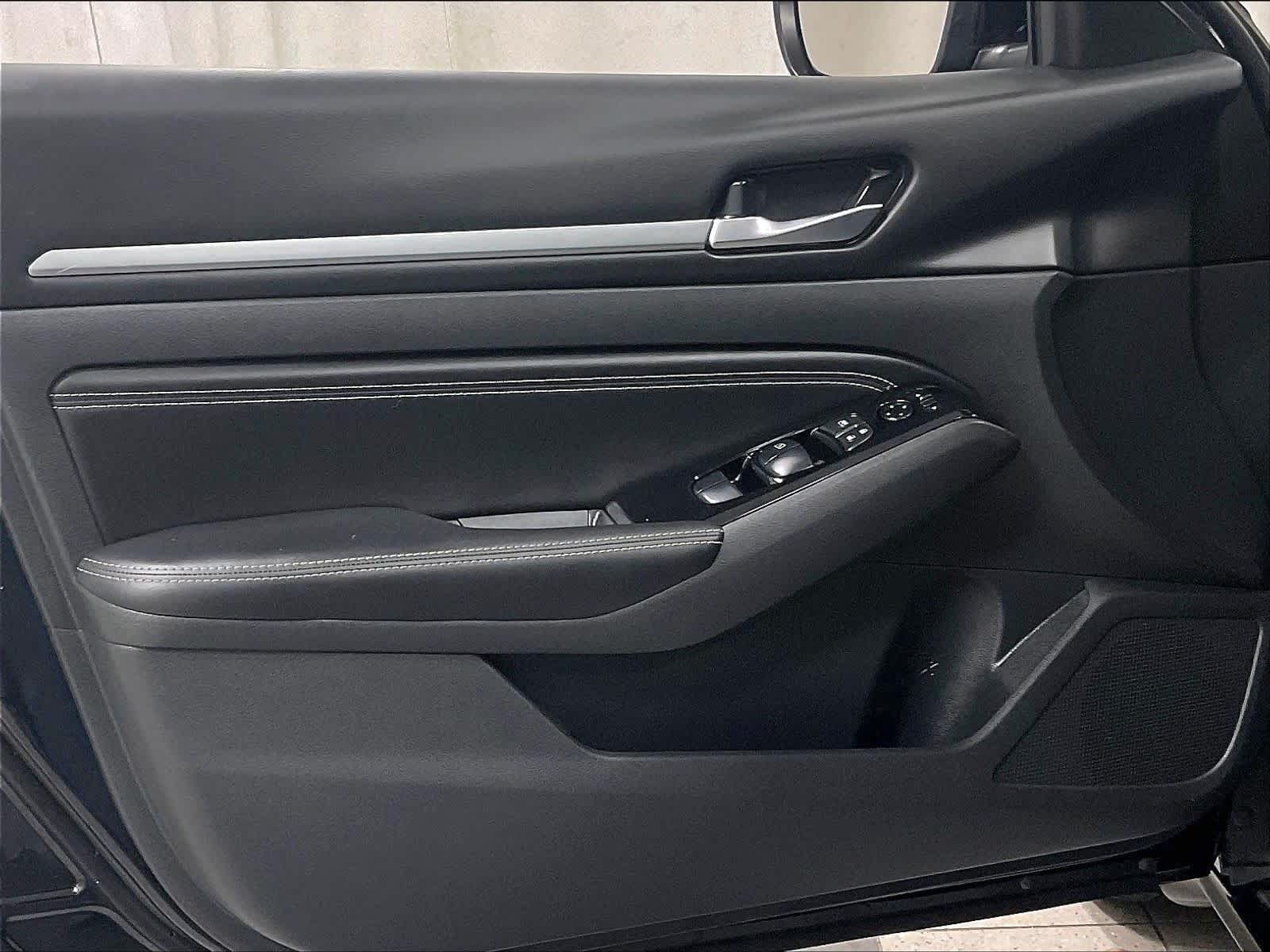 2023 Nissan Altima 2.5 SV - Photo 9