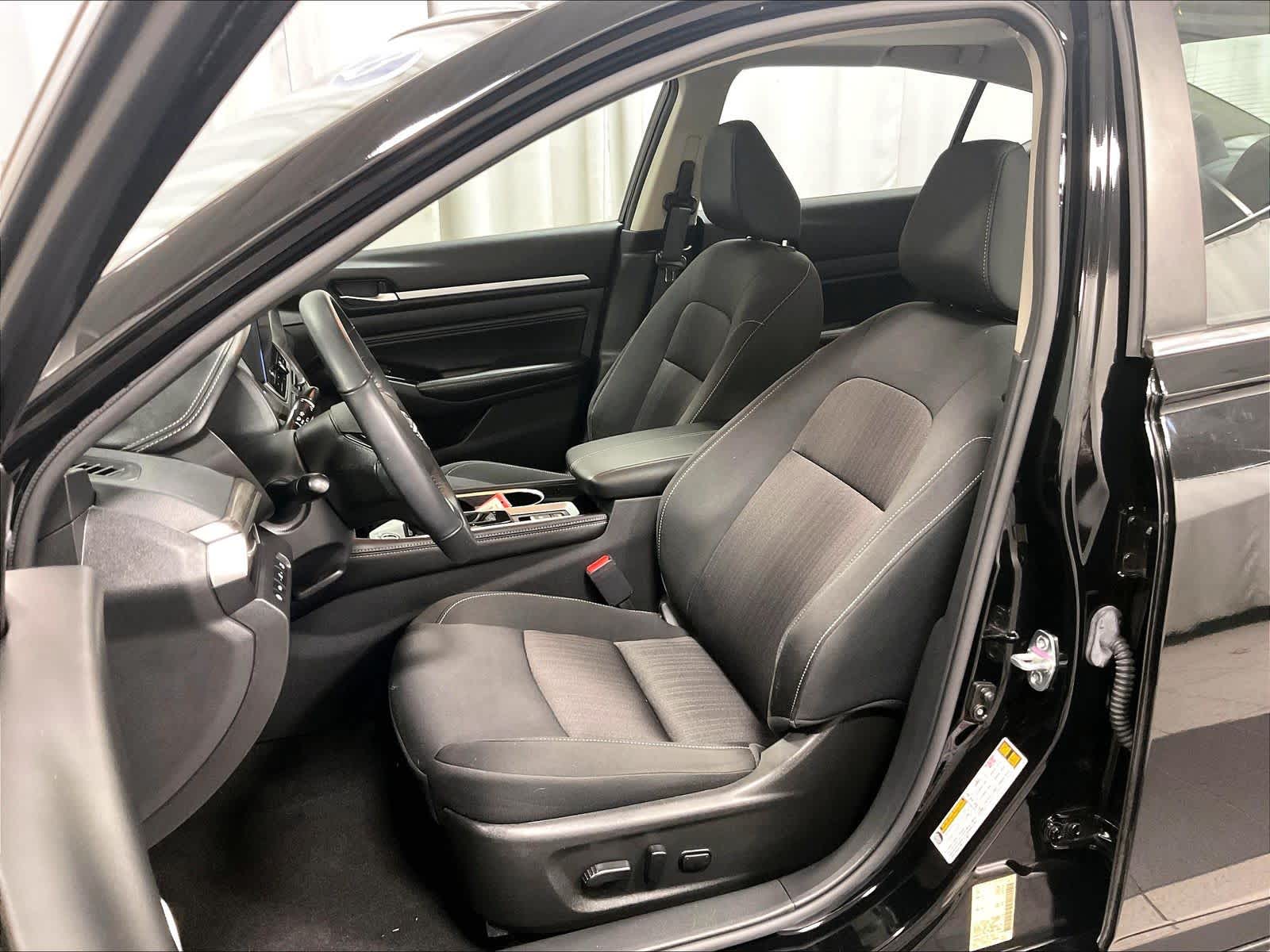 2023 Nissan Altima 2.5 SV - Photo 10