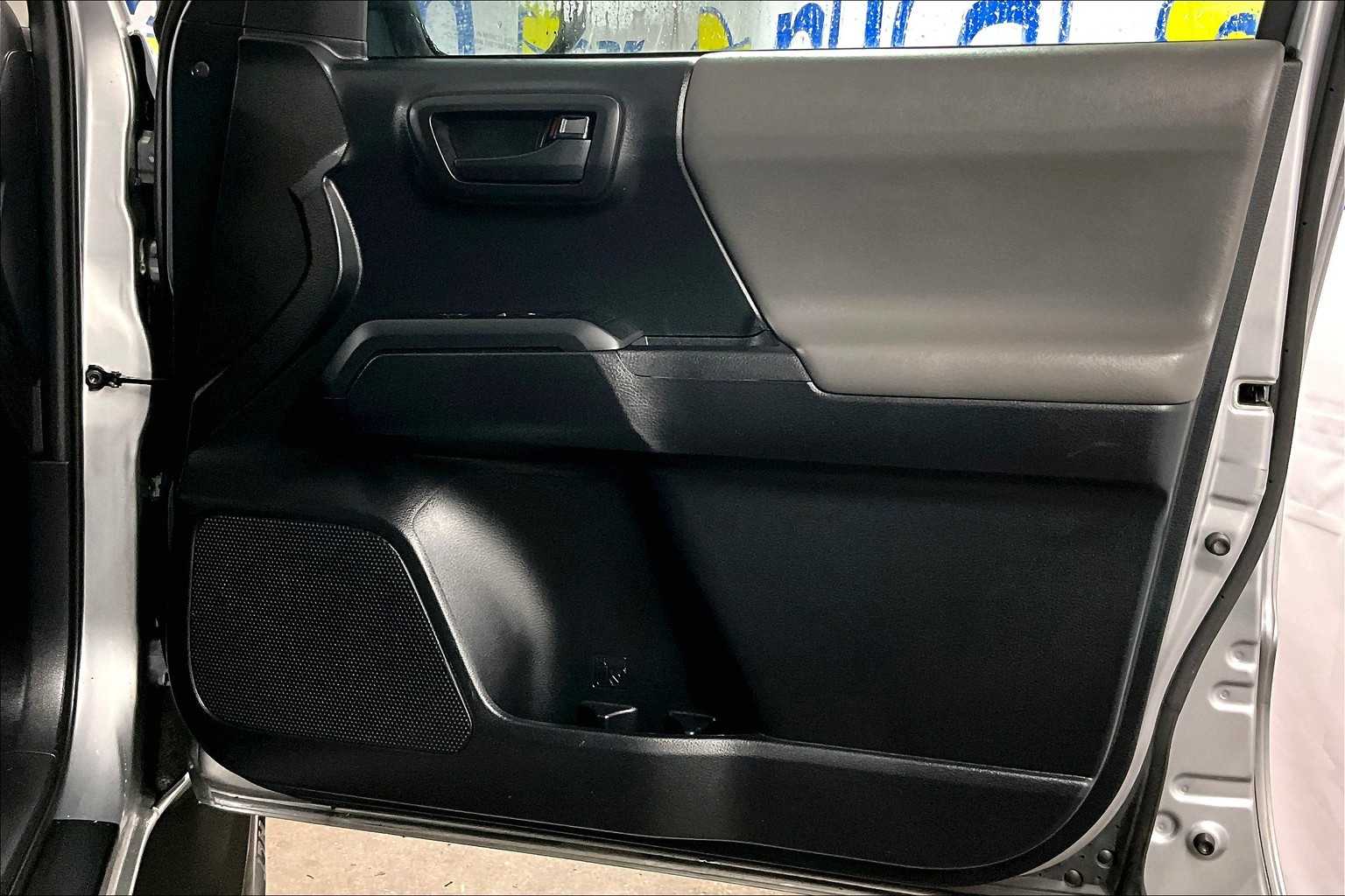 2019 Toyota Tacoma SR - Photo 12