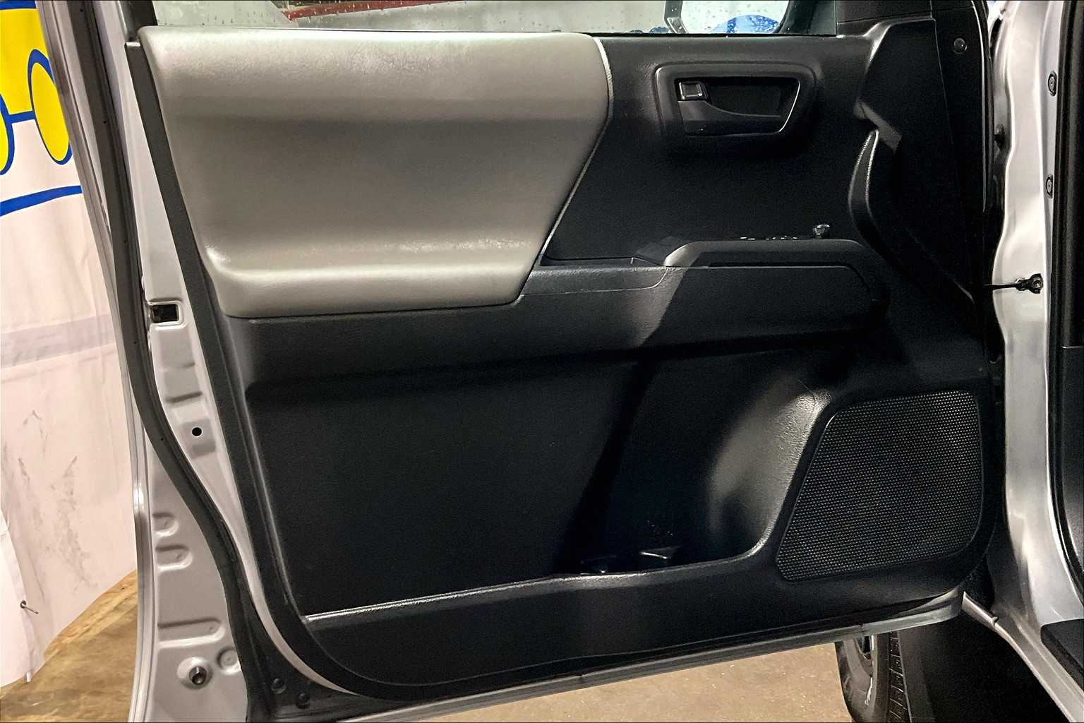 2019 Toyota Tacoma SR - Photo 9