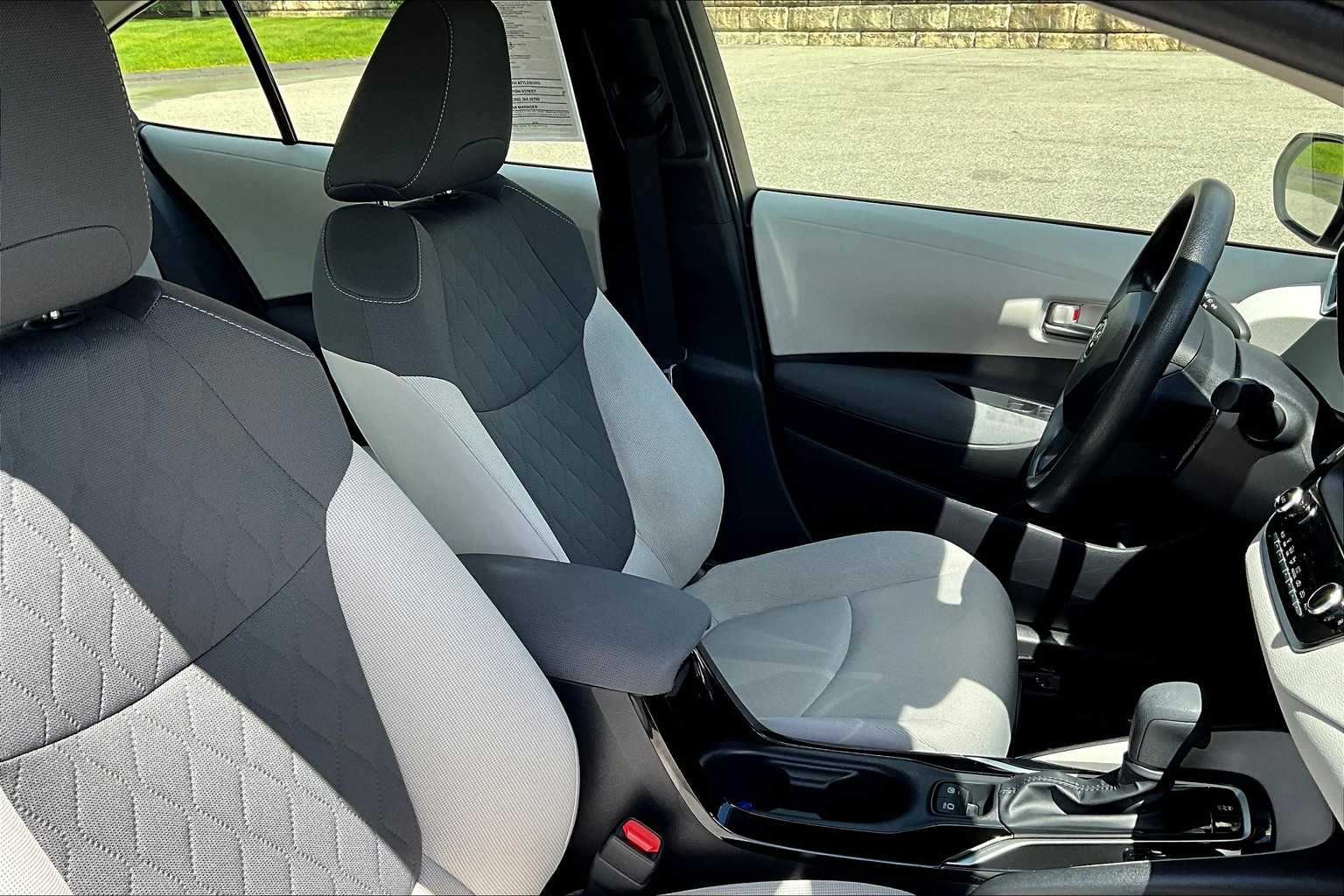 2022 Toyota Corolla LE - Photo 11