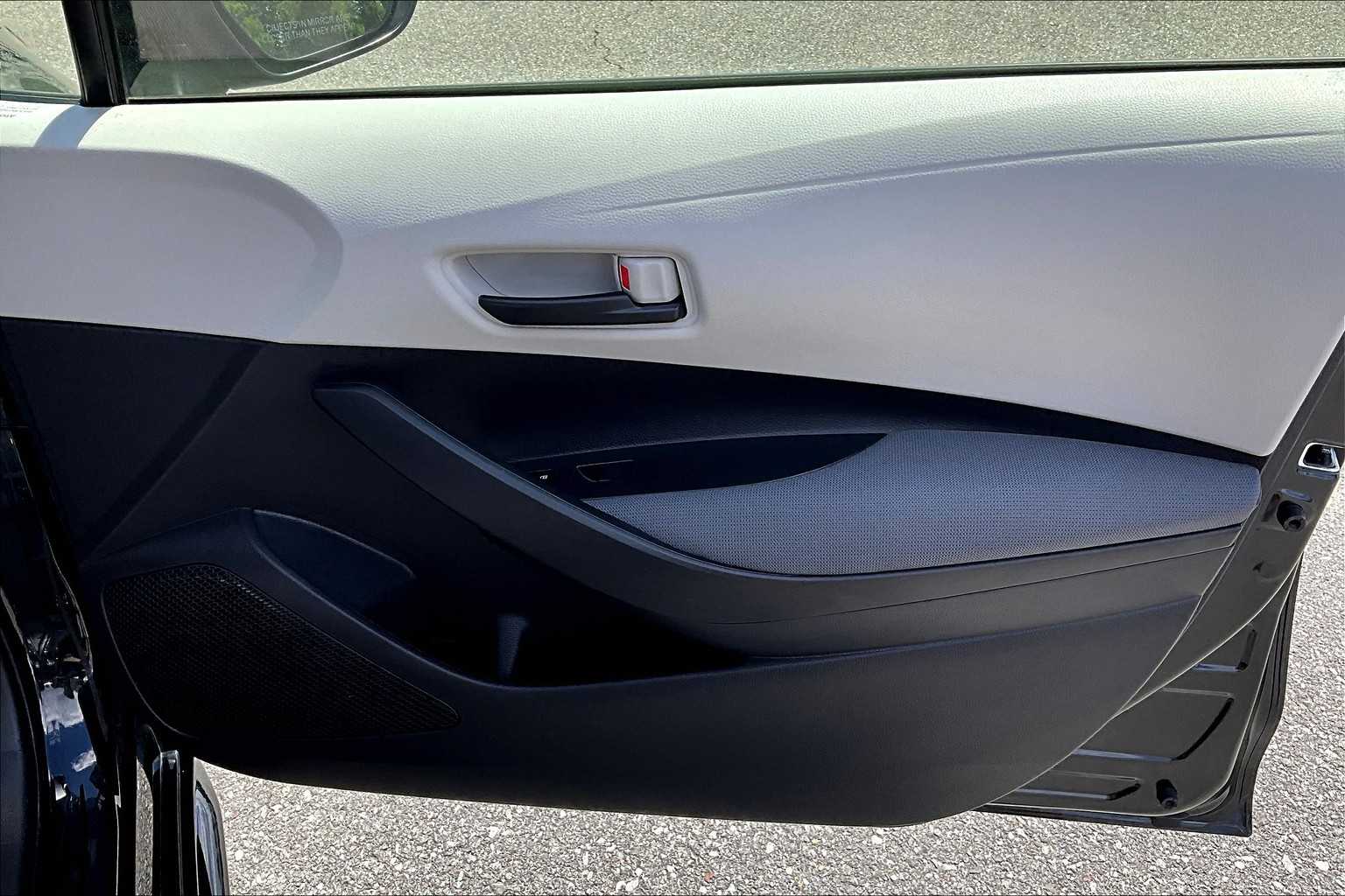2022 Toyota Corolla LE - Photo 12