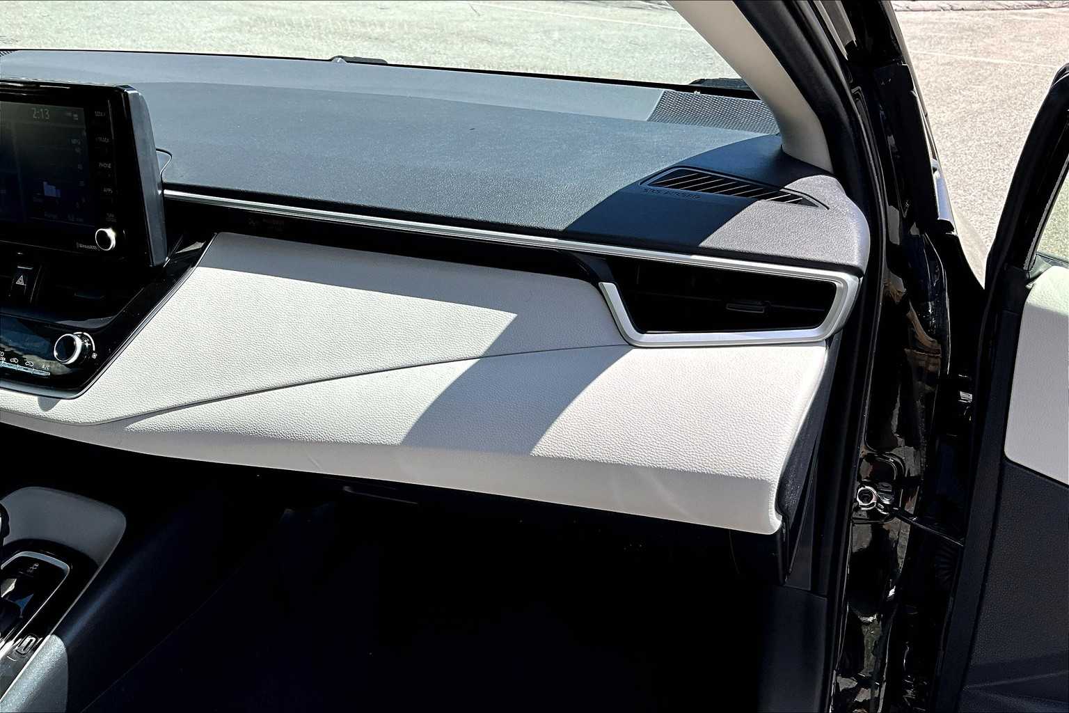 2022 Toyota Corolla LE - Photo 13