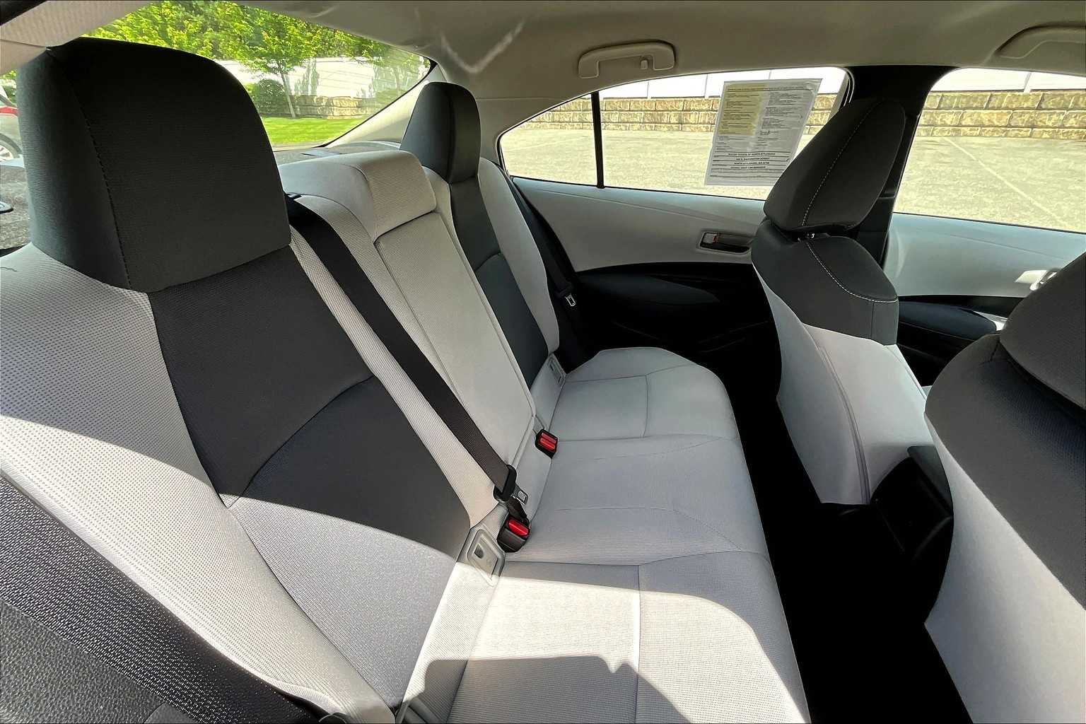2022 Toyota Corolla LE - Photo 16