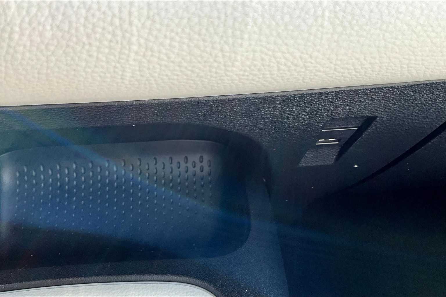 2022 Toyota Corolla LE - Photo 25