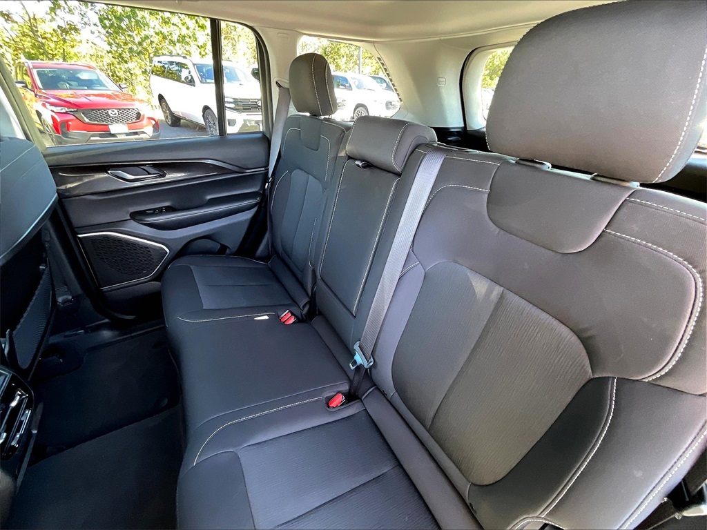 2022 Jeep Grand Cherokee Laredo - Photo 14