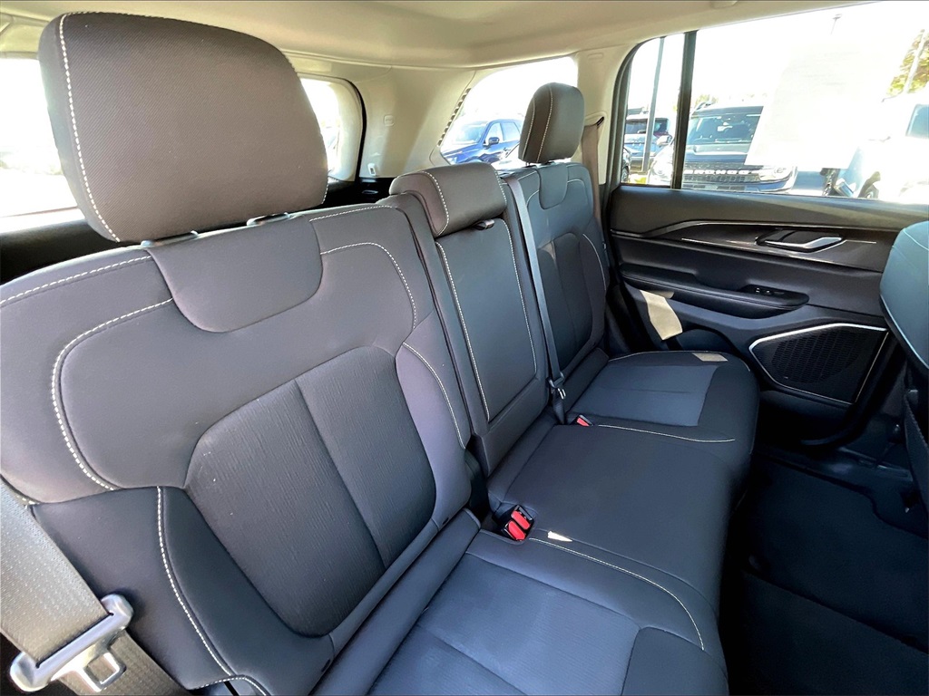 2022 Jeep Grand Cherokee Laredo - Photo 15