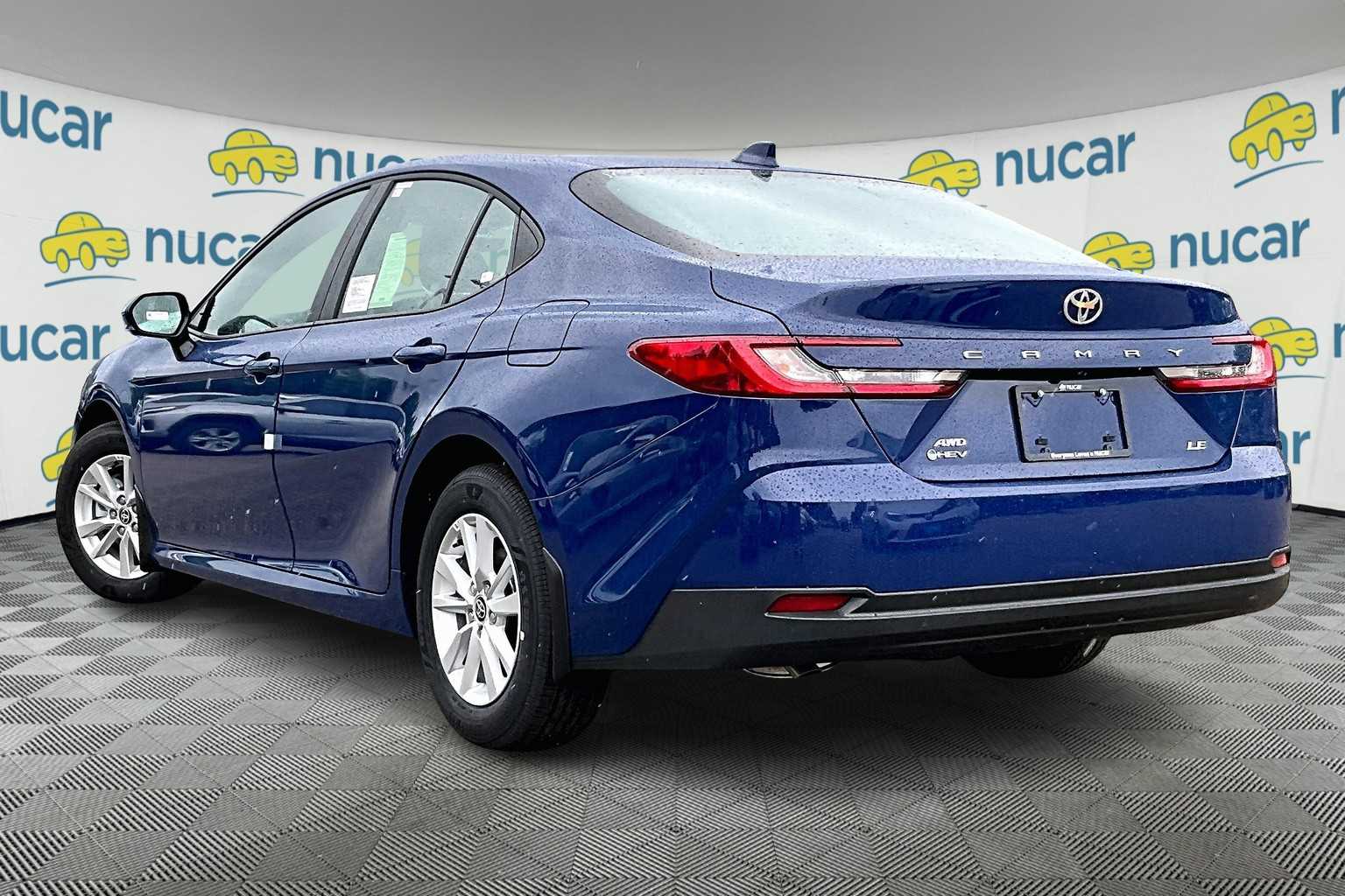 2025 Toyota Camry LE - Photo 5