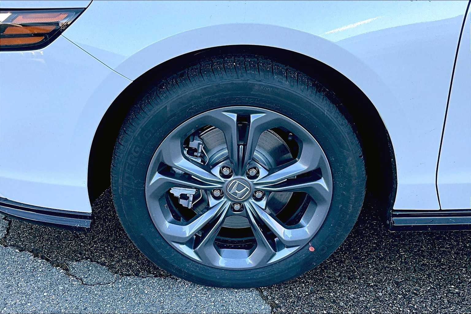 2025 Honda Accord Hybrid EX-L - Photo 8