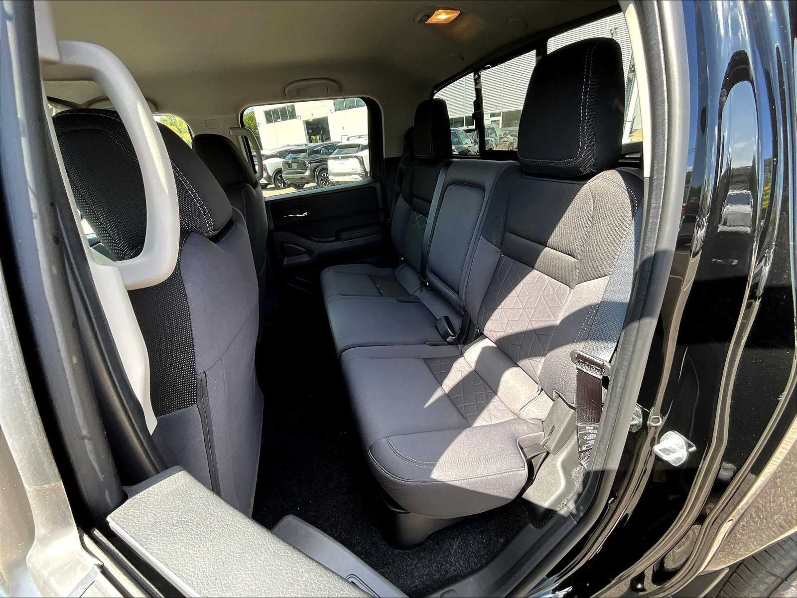 2025 Nissan Frontier SV - Photo 15