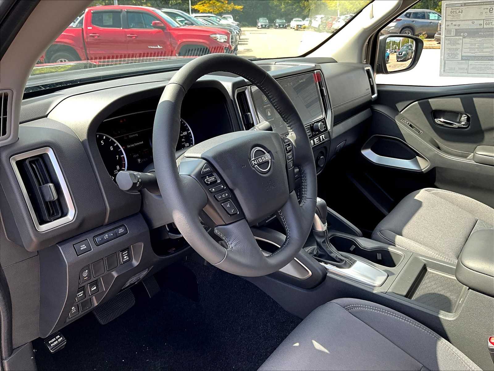 2025 Nissan Frontier SV - Photo 9