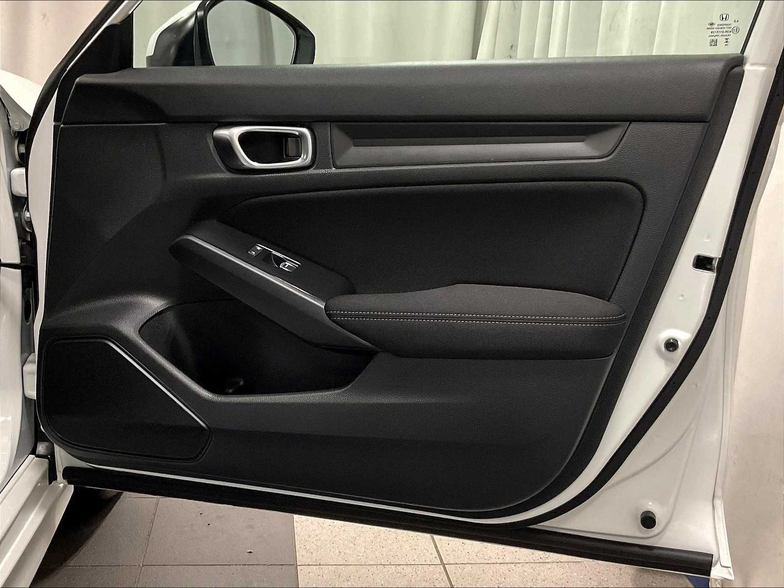 2025 Honda Civic LX - Photo 12