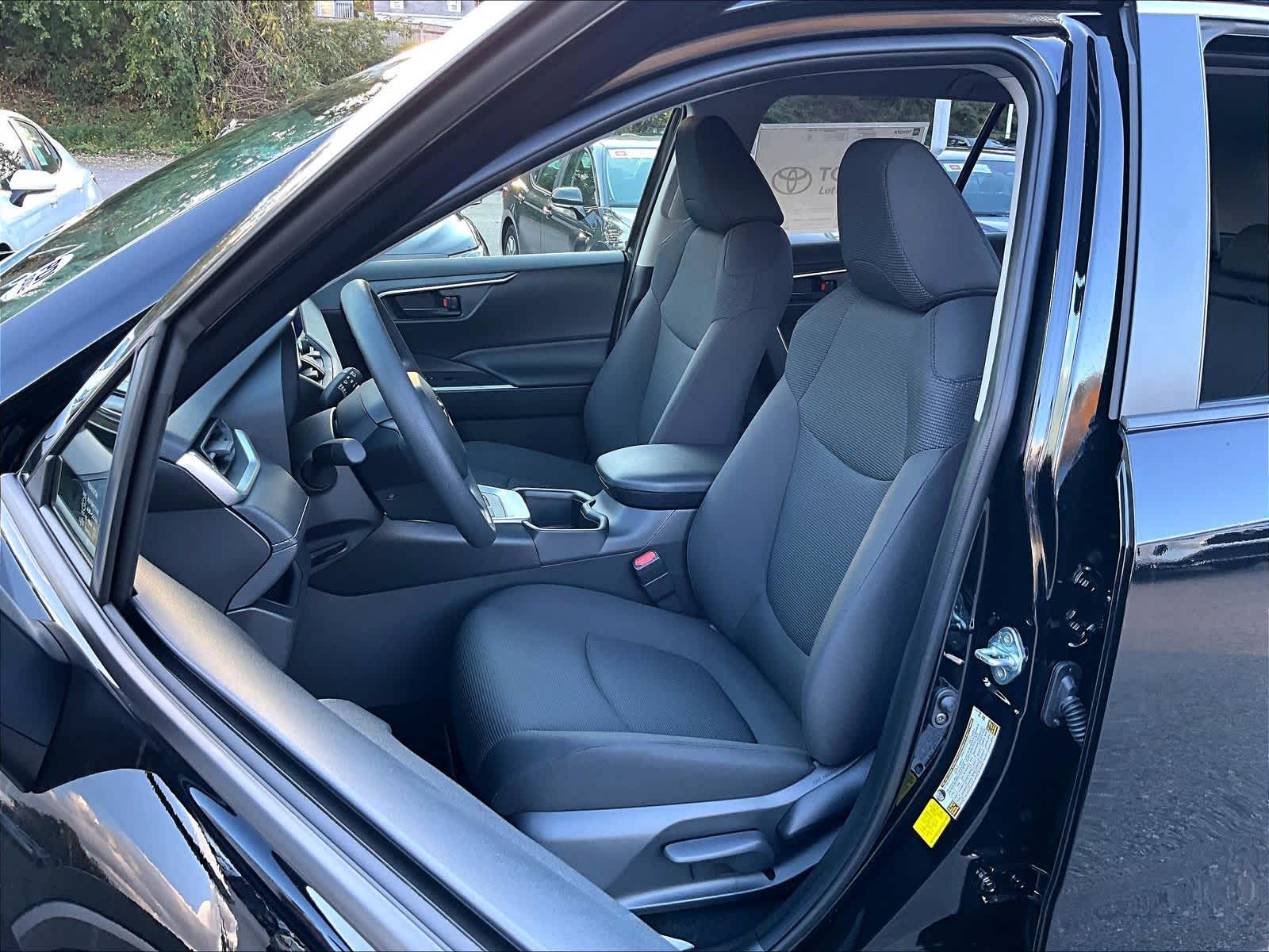 2025 Toyota RAV4 Hybrid LE - Photo 11