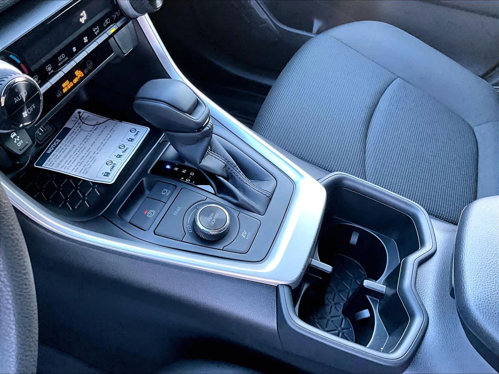2025 Toyota RAV4 Hybrid LE - Photo 14