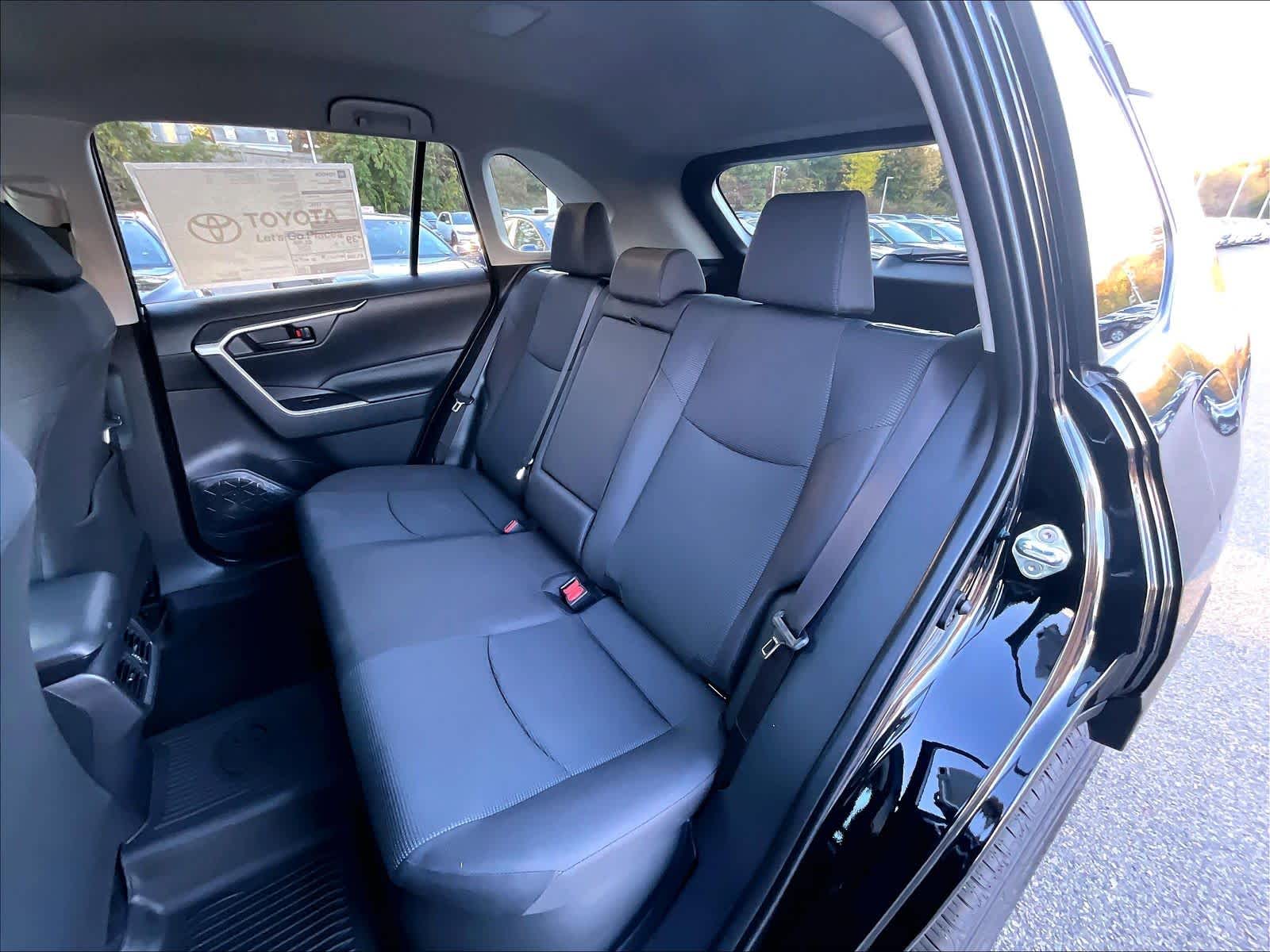 2025 Toyota RAV4 Hybrid LE - Photo 15