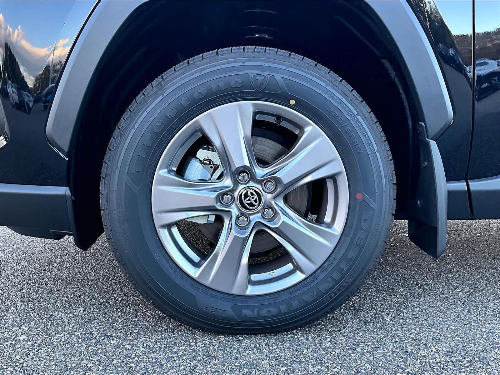 2025 Toyota RAV4 Hybrid LE - Photo 8