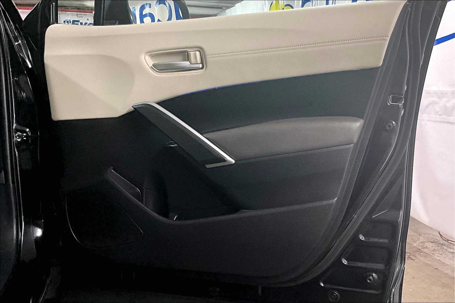 2022 Toyota Corolla Cross XLE - Photo 12