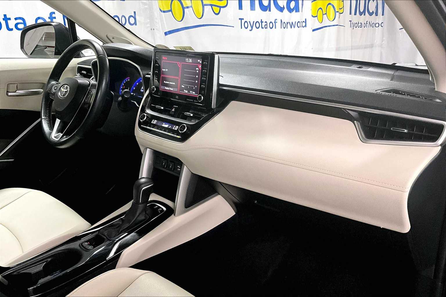 2022 Toyota Corolla Cross XLE - Photo 14