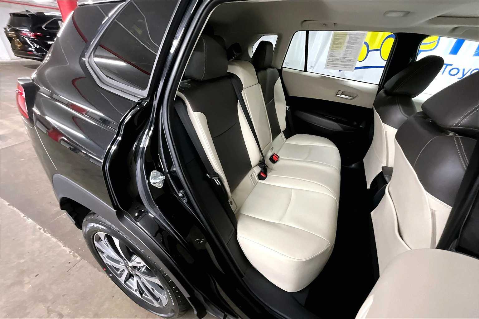 2022 Toyota Corolla Cross XLE - Photo 16